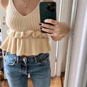 Stickat linne - Intressekoll! Säljer troligtvis denna tröjan om jag får ett bra bud på den. Jätte fin och använt ett fåtal gånger💕 !LÅNADE BILDER! 