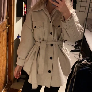 Nelly Jacka  - Superfin jacka från Nelly, helt ny och endast använd 1 gång, storlek 38, frakt är inte inräknat i priset🥰