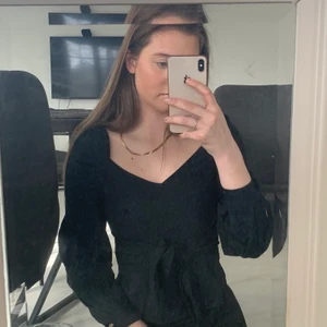 Other stories blus - Säljer nu en av mina absoluta favoriter, denna otroligt snygga blus från other stories☺️Den köptes i mars förra året och är använd få gånger✨💕