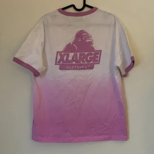 Xlarge t-shirt - Rosa-vit T-shirt💞 Köparen står för frakt!