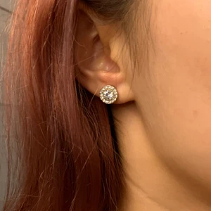 söta örhängen✨ - knappt använda, fint skick! kan skicka fler bilder om det önskas☺️ inkl frakt! 