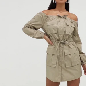 Nelly cargo klänning - Intressekoll på min fina klänning❗️Den är helt oanvänd och är alltså i helt nytt skick! 😇