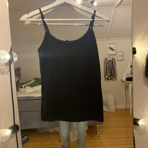 Linne - Säljer detta linne från zara i st S. Säljer för 100kr inkl frakt💞