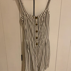 Jumpsuit  - Superfin jumpsuit från Hollister, använd ca 4ggr.  Storlek S