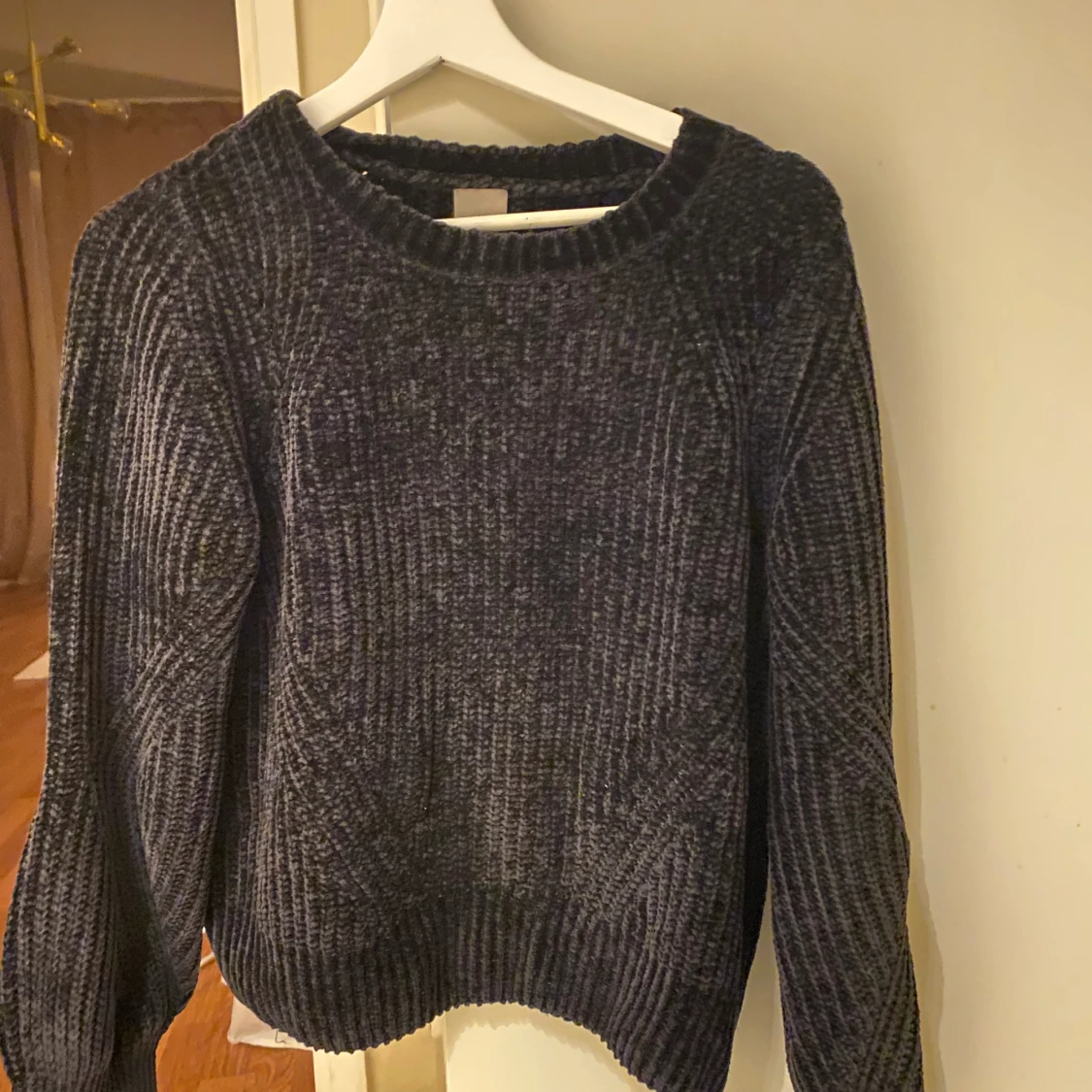 stickad svart tröja 