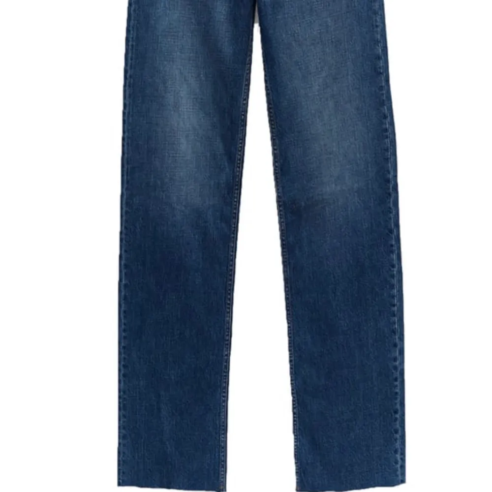 Vida supersnygga Zara jeans!!! Mörkblåa! Storlek 36, jag är 180 men passar kortare och längre! . Jeans & Byxor.