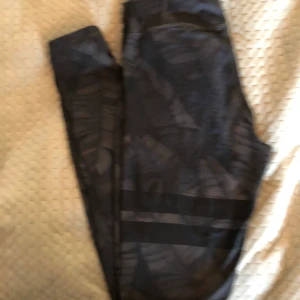 Stronger tights - Tights från Stronger i strlk s. 200:- styck eller 300:- för båda. Köparen betalar frakten. 