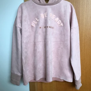 Hoodie - Hoodie från Only i bra skick. Mockaimitation. Vid intresse, buda i kommentarerna. Köparen står för frakten.