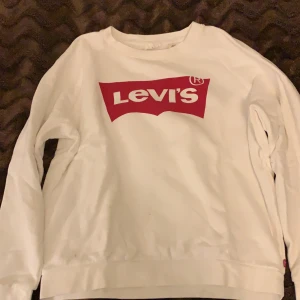 Levis tröja  - Andvänt 3 gånger. Storlek M. Känns som ny 