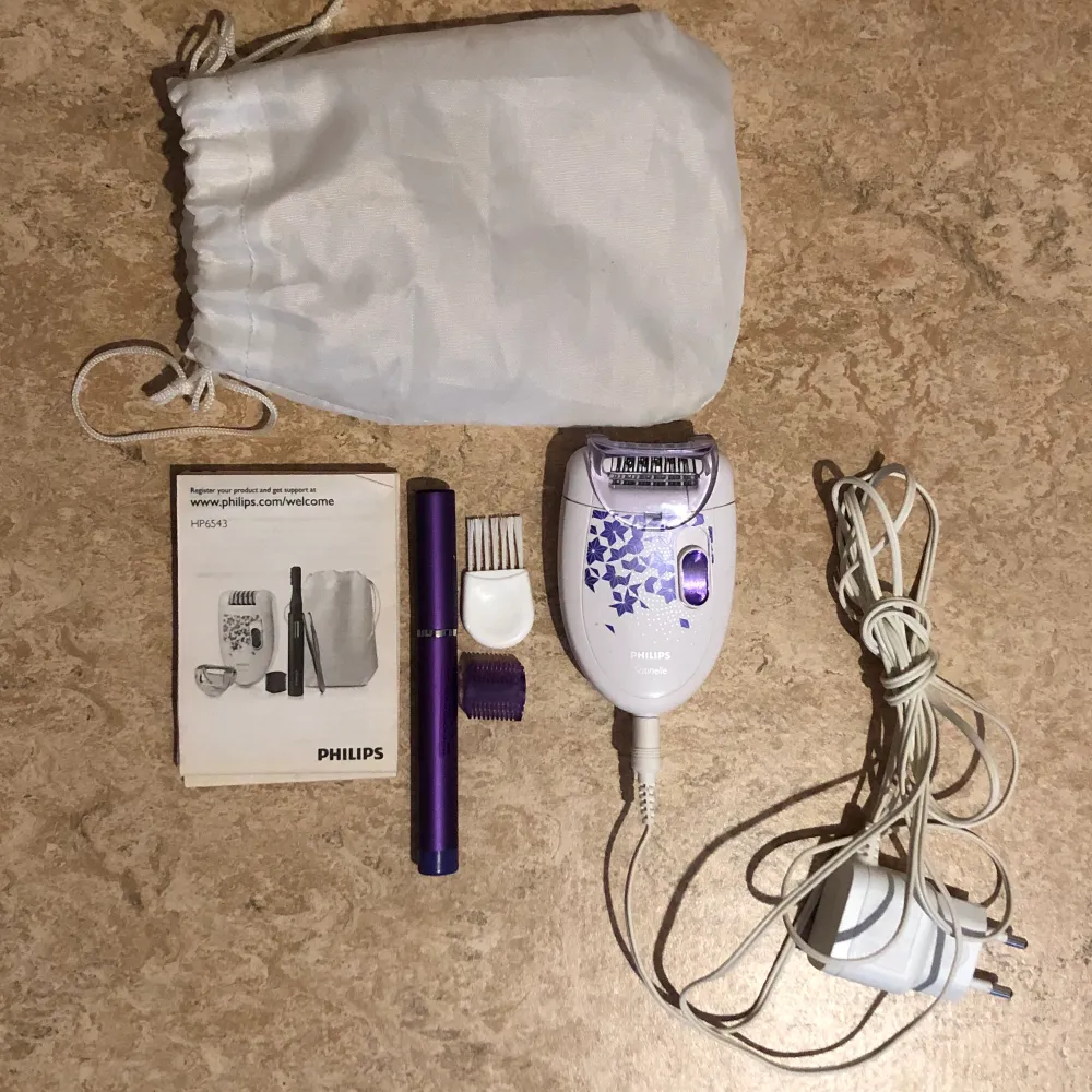 Philips Epilator som endast suttit och dammat sen några år tillbaka, aldrig använd eller testad! Box medföljer dock inte, 250 kr + frakt på 66 kr 🌸. Skönhet.