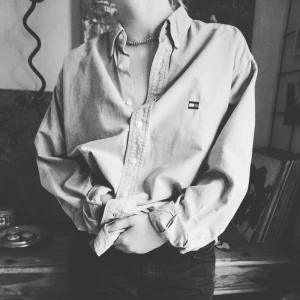 Tommy Hilfiger skjorta, fri frakt - Skitsnygg Tommy skjorta, fri frakt inom Sverige 📦 