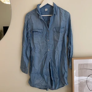 Lång skjorta - Jag har använt den som klänning och har normalt S och är 172 lång ✨