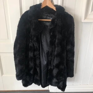 Jacka i fuskpäls - Vero Moda 🌻 - Jacka i toppen skick! ✨