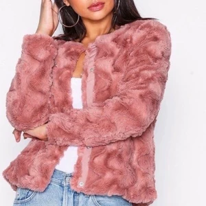 Nyskick vero Moda jacka  - Knappt använd storlek S