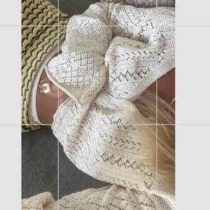 Vit kofta från Zara! - Säljer denna fina kofta ifrån Zara! Jätte fint skick använd fåtal gånger!