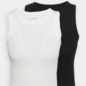 Linnen/Tank tops🖤🤍 - En vit och en svart🖤🤍 säljs pga ingen användning🖤🤍