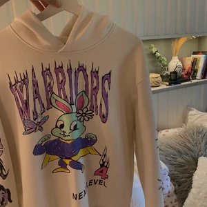 Hoodie - Svinball hoodie från weekday. Är en xs men skulle säga att den snarare sitter som en s/m:)