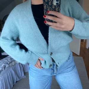 Turkos/ mintgrön kofta  - Supermysig kofta från Lindex. Knappt använd så i väldigt bra skick. 