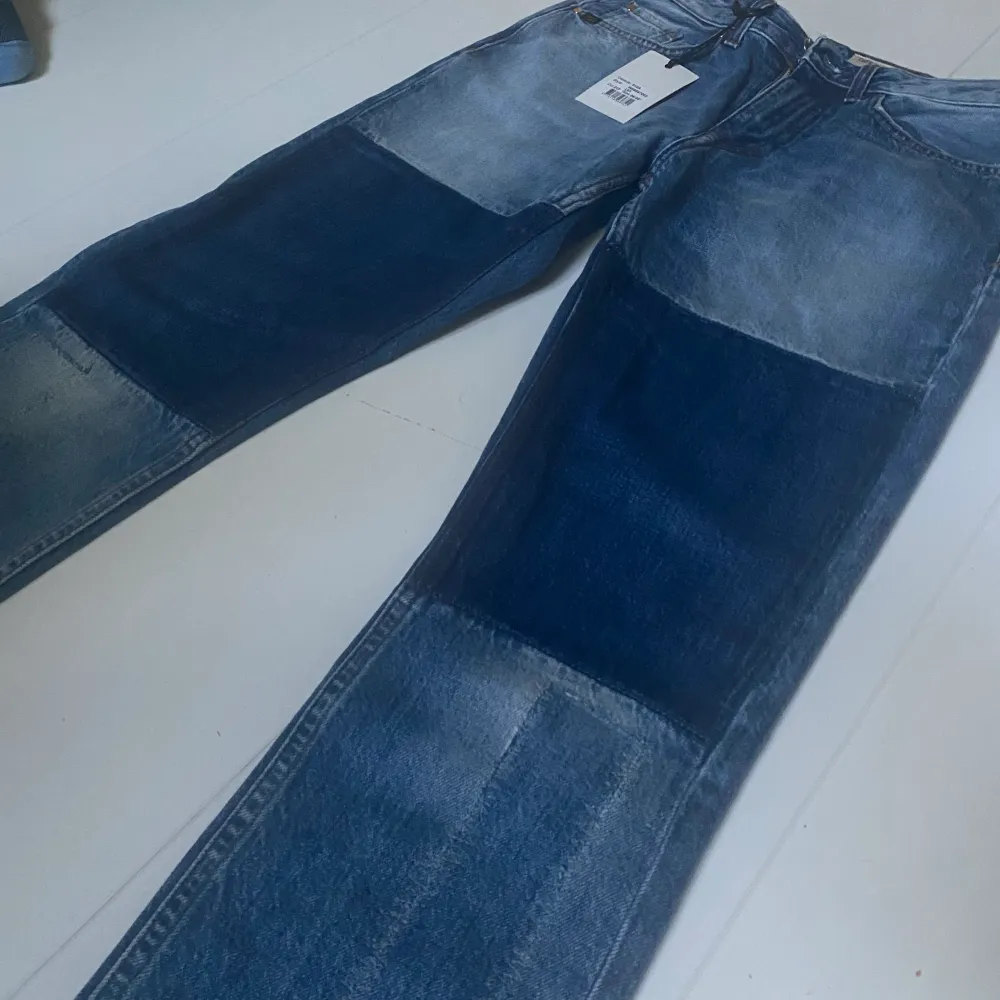 Helt nya jeans från tiger med lappen kvar. Snygga detaljer. Storlek 26/30😊. Jeans & Byxor.