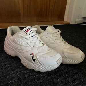 Fila skor - Fila skor i strl 37. Använda men i jättebra skick.