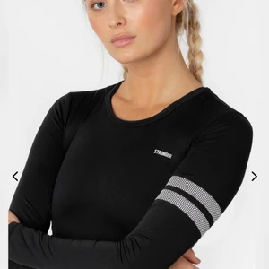 Stronger tränings tröja  - Säljer min tröja från stronger då den inte kommer till användning, använd fåtal gånger❤️