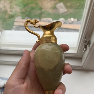 Pherenit Sculpture  - Pherenit slipad och monterad till en bägare, äkta kristall!