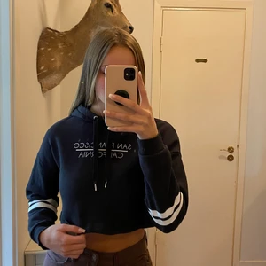 Cropped hoodie - Superskön mjuk croppad hoodie 