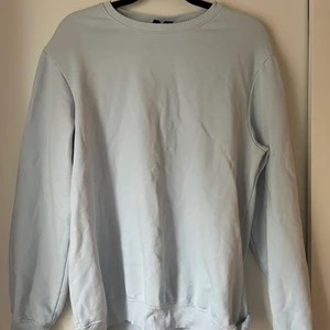 Blå sweatshirt! - Jag säljer min blåa sweatshirt från HMs herr avdelning i den finaste ljusblå färgen!