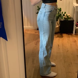 Jeans - Yoko jeans från monki. Det är w25 å passar mig som är 36 perfekt:)