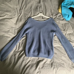 Blå stickad tröja  - Blå stickad tröja från Na-kd i storlek Xxs! Passar även större då den är stor i storleken! Sitter som en S snarare Kom privat vid frågor!