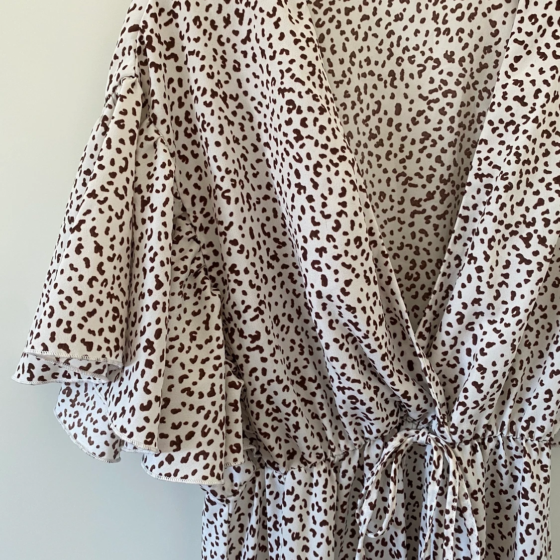 Klänning med mönster och volanger   - 90