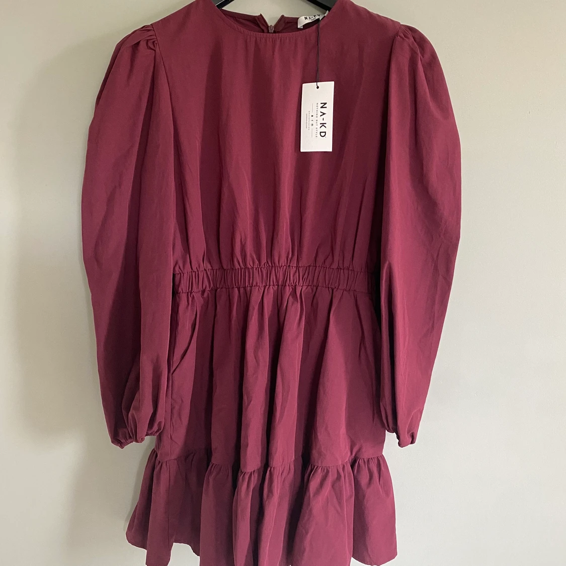 Vinröd klänning - 91