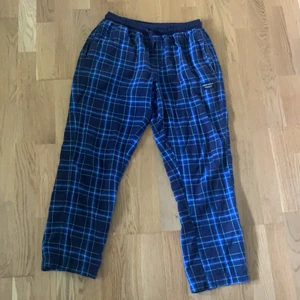 Blå rutiga Björn Borg  - Ett par rutiga Björn Borg pyjamas byxor i bra skick 