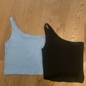Blå o svart one shoulder topp - Toppar från Gina, En ljusblå och en svart i storlek XS