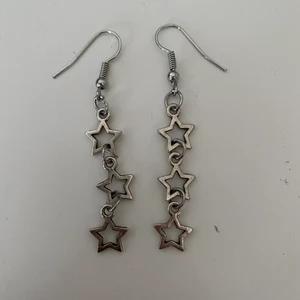 supersöta örhängen - supersöta örhängen, köparen står för frakt💞