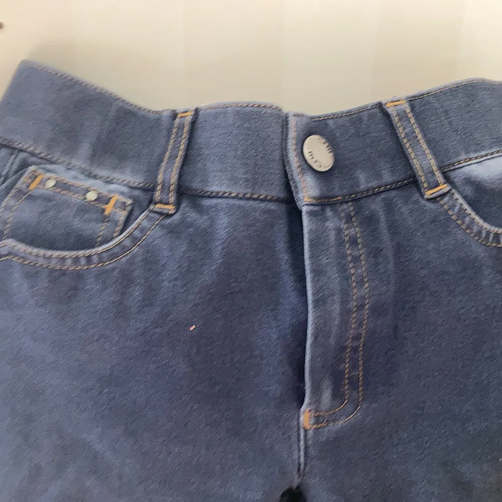  Är det ett par jeans eller byxor har använt ett till två gånger och det är ett par från Hööks köpte dom för 500 Kronor . Övrigt.