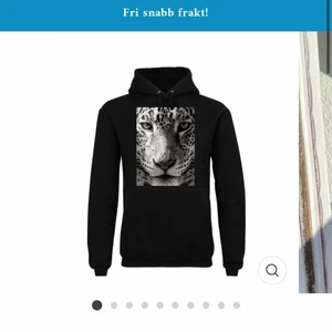 hoodie - svart hoodie från the cool elephant. säljer en vit också. köp båda för 350 och en för 200.( fläckar från spegeln)