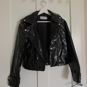 Jacka - Ormkinnsprintad jacka från Ivy Revel. Helt ny. Storlek S