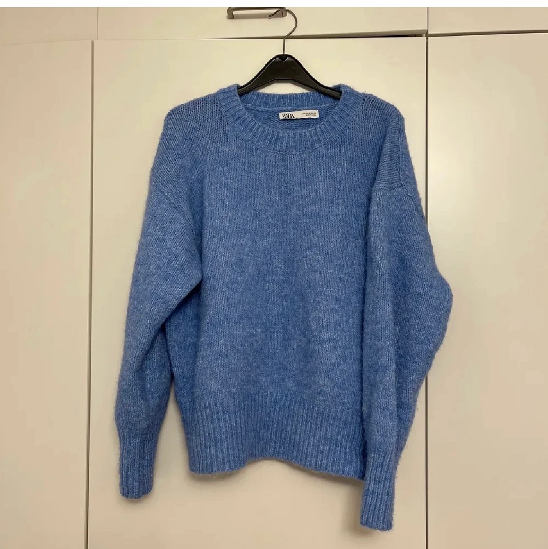 Blå stickad tröja - zara - 90