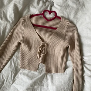 Kofta - Jätte fin ribbad kofta i skönt material. 60kr inklusive frakt ❤️