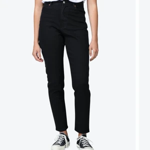 Dr Denim Nora Jeans - Nyköpta, ej använda. Säljer pga att de ej passade mig när jag kom hem från butiken. Nyskick och ser ut som nya. 
