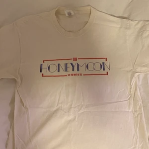 Lana Del Rey-tshirt - "Honeymoon"-tröja från Redbubble. Knappt använd, frakt tillkommer