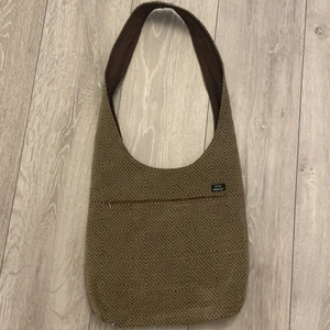 Totebag  - Totebag från Ava Design, frakt 39kr (den är brun och inte grön som på bilden!)