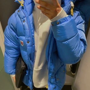 Fjällräven Dunjacka - Säljer min fjällräven dunjacka down lite i storlek S (Herr), kan mötas upp i Båstad/Ängelholm/Helsingborg ‼️ KÖP DIREKT FÖR 4500kr‼️