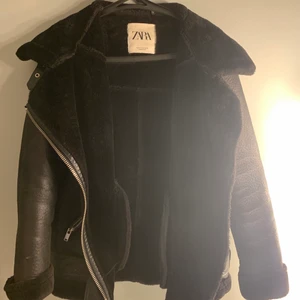 Jacka.  - En varm och fin jacka från Zara. Bra skick. 