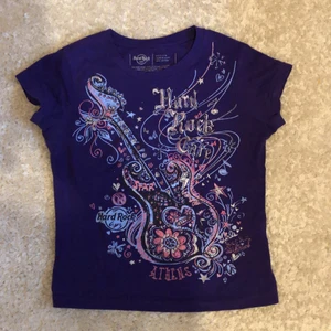 t-shirt - hard rock café tröja med as coolt tryck, står ingen storlek men skulle säga att det är en XS