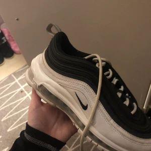 Nike air Max 97 - Egendesignade på Nikes hemsida. Inte alls använda mycket. Köpta för 1995kr 