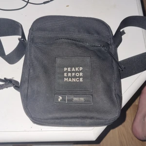 #Peakperformaance - Hej säljer den väskan för o användning för 400 + Frakt