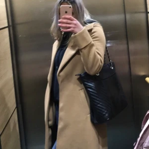 River Island beige kappa - storlek s, har använt ca 20 ggr.