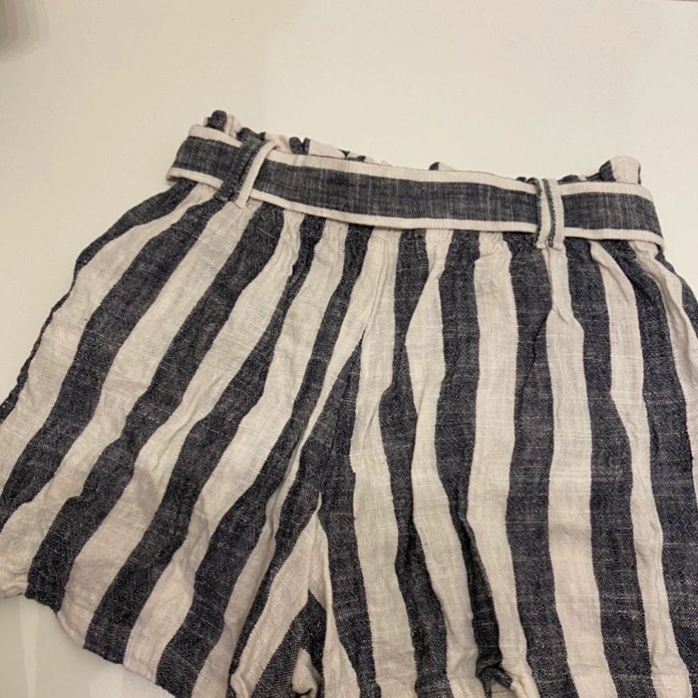 Bershka shorts som köptes för 1 år sen men som inte använts och nu inte passar längre:/ Kommer från Bershka och är i storlek S. Superfina och sköna att ha på sig . Shorts.